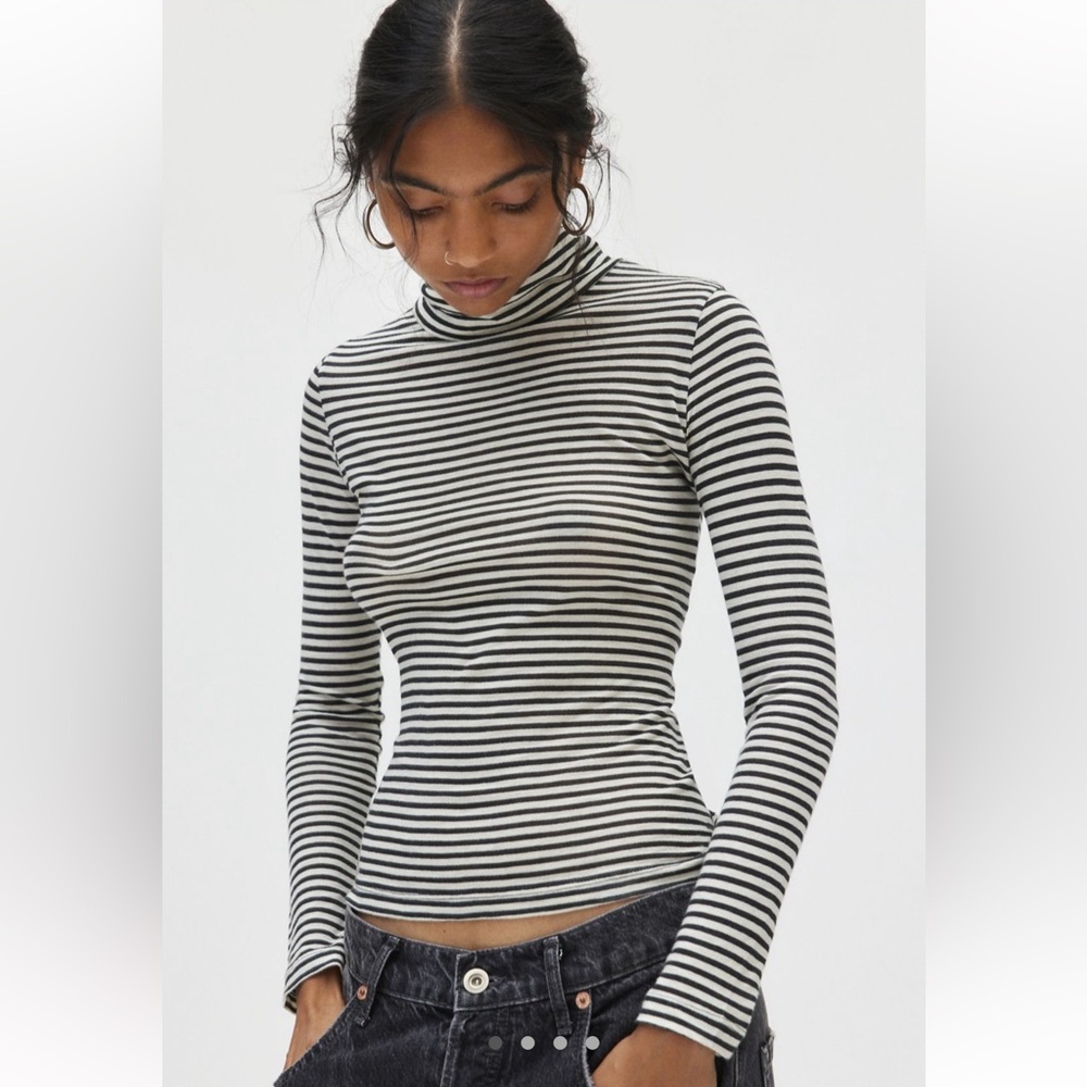 Urban Outfitters BDG Timmy Long Sleeve Turtleneck Jersey Knit Tee